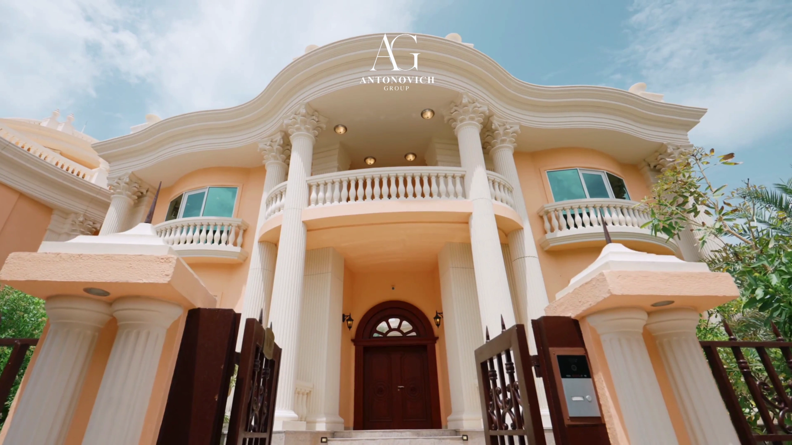 Classic villa interior fit-out in Dubai by Antonovich Group