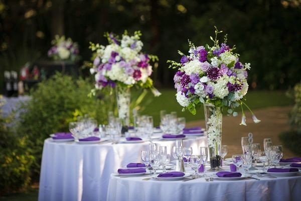 Elegant bridal bouquet with roses and peonies