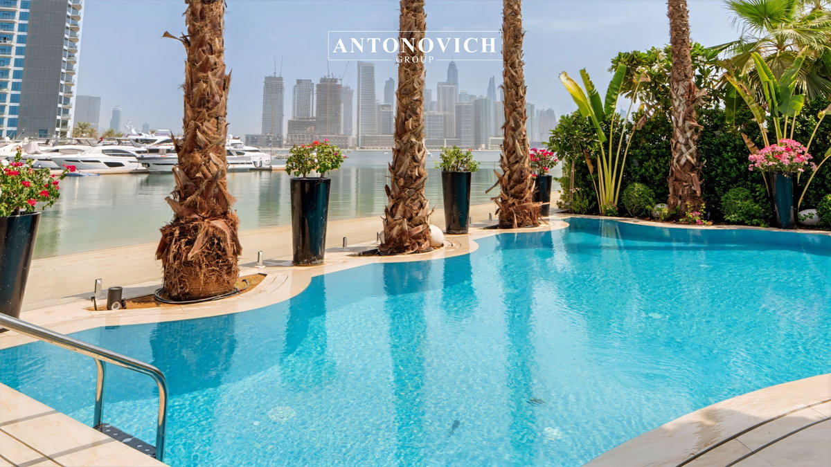 Luxury Villa Transformation at Palm Jumeirah: Exterior, Landscape, and Swimming Pool Design