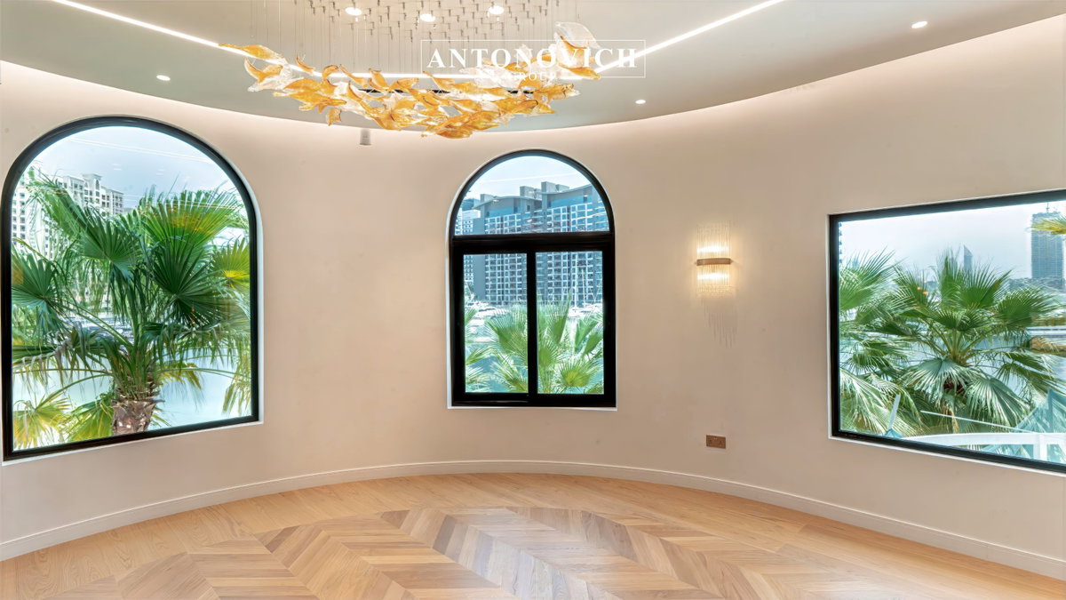 Palm Jumeirah Villa Interior Renovation &amp; Fit-Out: A Masterpiece by Antonovich Group