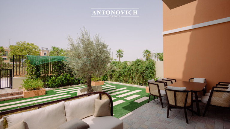 Project Management Consulting for Villas Featuring Exterior Design and Landscape Mastery in La Mer Dubai