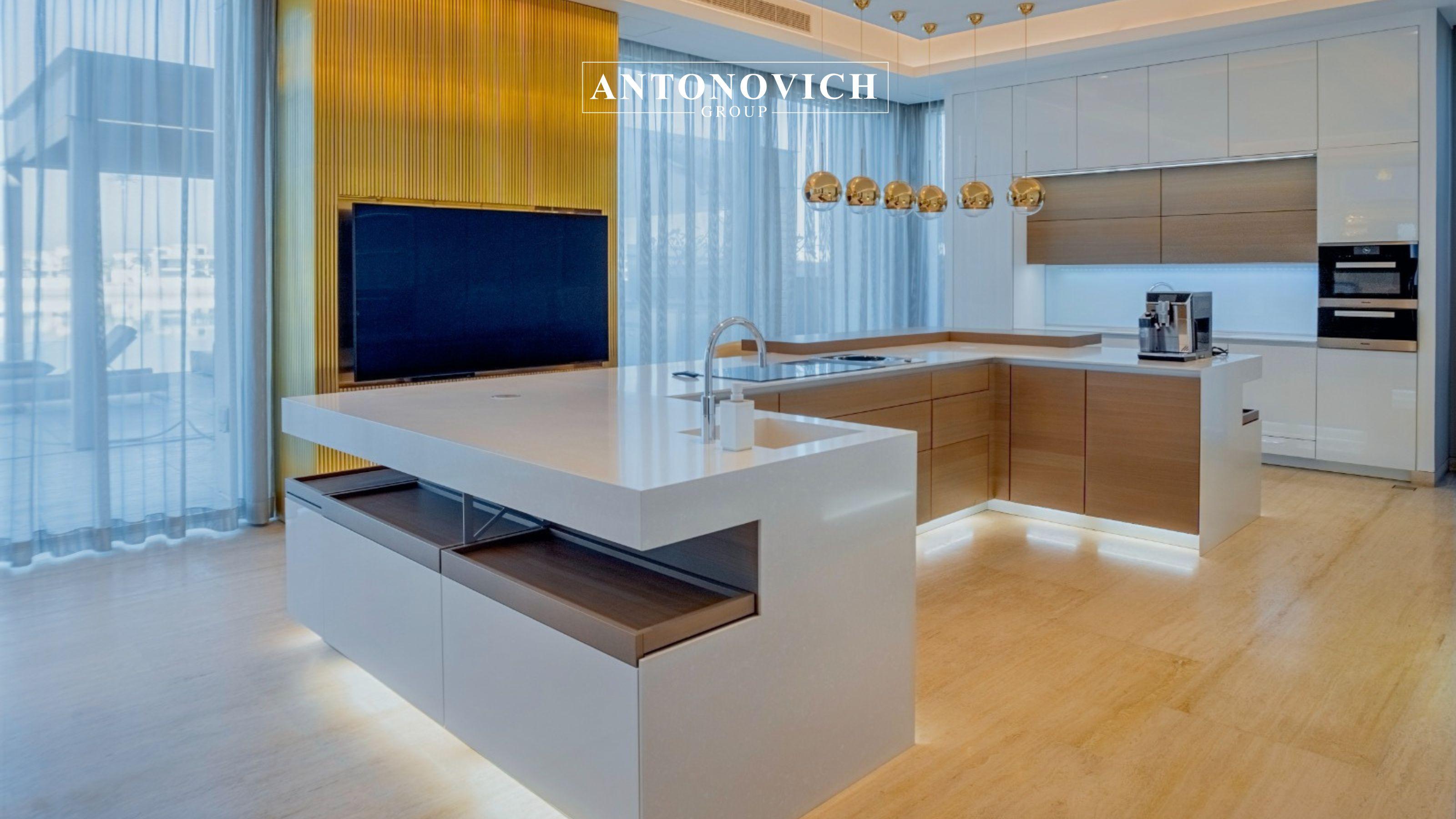 An Iconic Dining & Kitchen Interior for a Palm Jumeirah Luxury Villa An Iconic Dining & Kitchen Interior for a Palm Jumeirah Luxury Villa