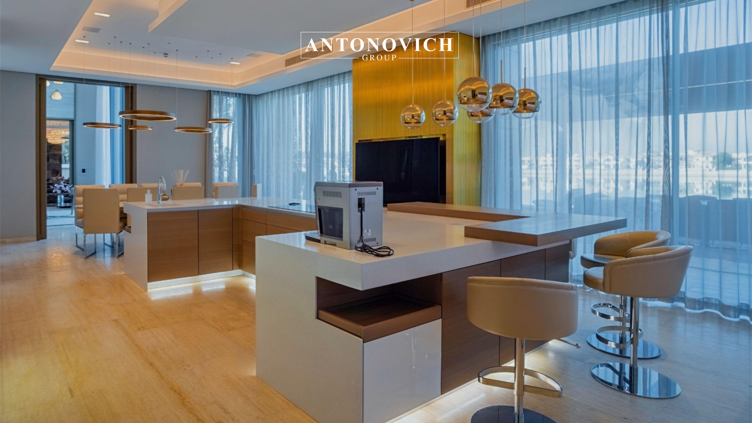 An Iconic Dining & Kitchen Interior for a Palm Jumeirah Luxury Villa An Iconic Dining & Kitchen Interior for a Palm Jumeirah Luxury Villa