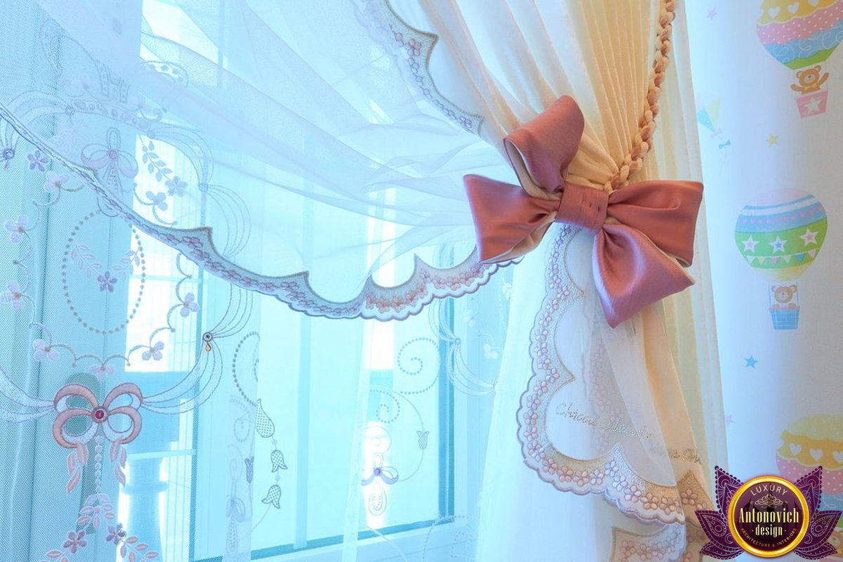 Classic style curtains fabric