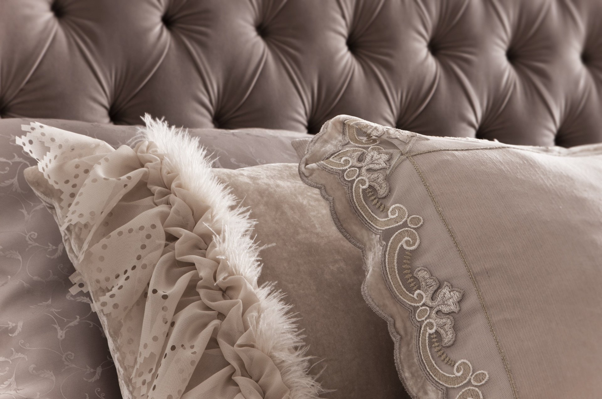 عوامل مهمة لاختيار أفضل وسادة زخرفية لكاترينا أنتونوفيتش