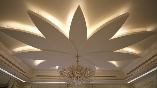 Sophisticated Curvy Gypsum Ceiling