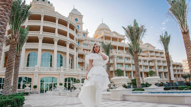 Royal Design Of Artistic Ceiling Painting