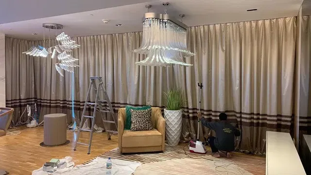 تركيب معالجات النوافذ الاحترافية: الستائر وقضبان الستائر