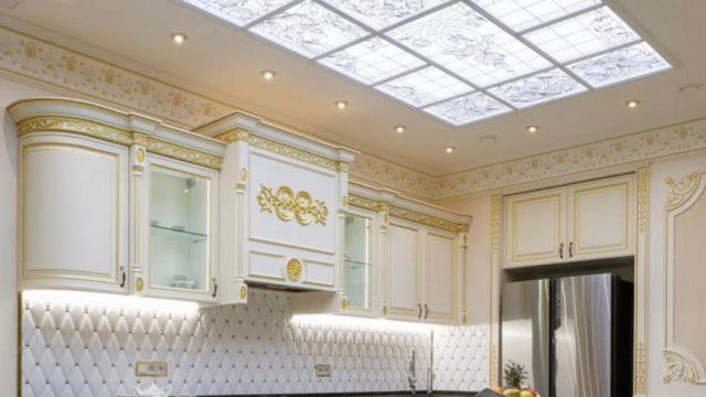 TIMELESS ELEGANCE: INNOVATIVE GLASS DECORATION FOR SOPHISTICATED SPACES