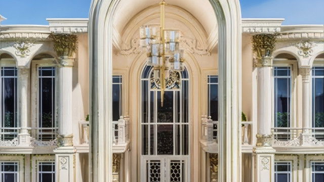 تصميم فناء خارجي فاخر لمنزل مودرن في المملكة العربية السعودية