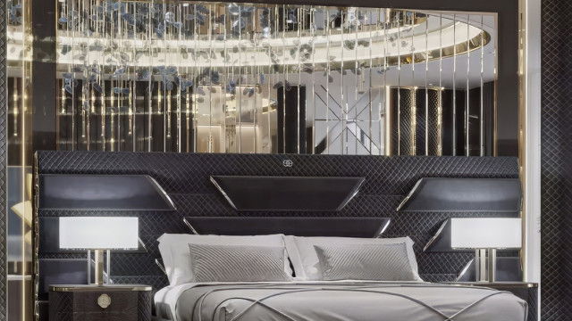 Royal Bedroom Design In Dark Colors