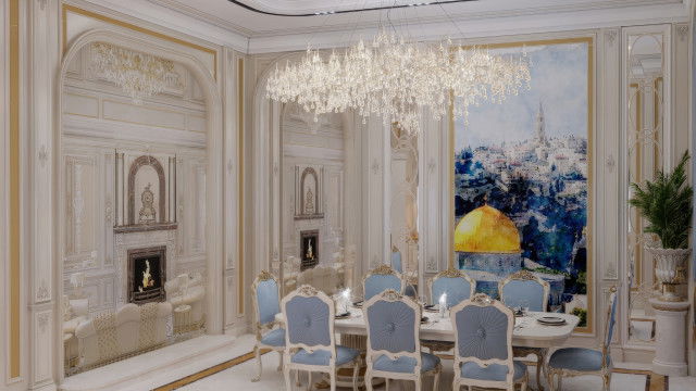 Chic Dinning Room in Royal Style