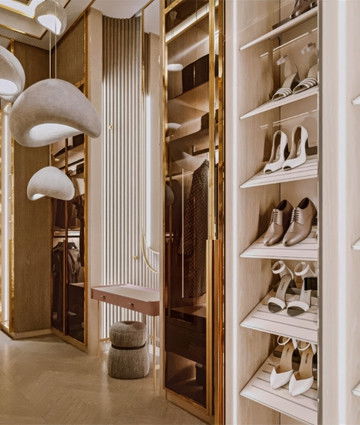 Гардеробные для виллы в королевском стиле