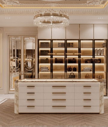 Гардеробная в Дубае: потолок-«небо» и резные шкафы