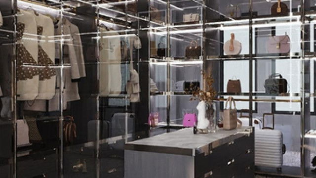 Гардеробная с окном — элегантность и комфорт