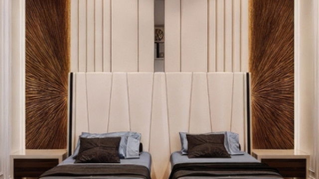 Уютный интерьер детской комнаты в мягких голубых и золотых тонах