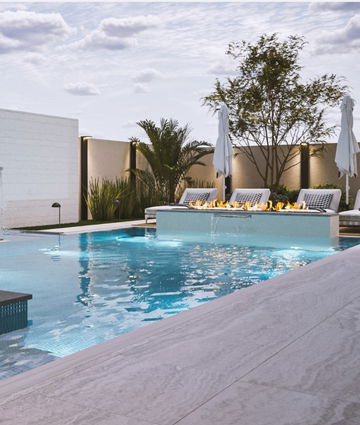 حمام سباحة فاخر