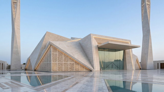 A Crystal in the Desert: Antonovich Group's Mineral Vision for Mosque Architecture