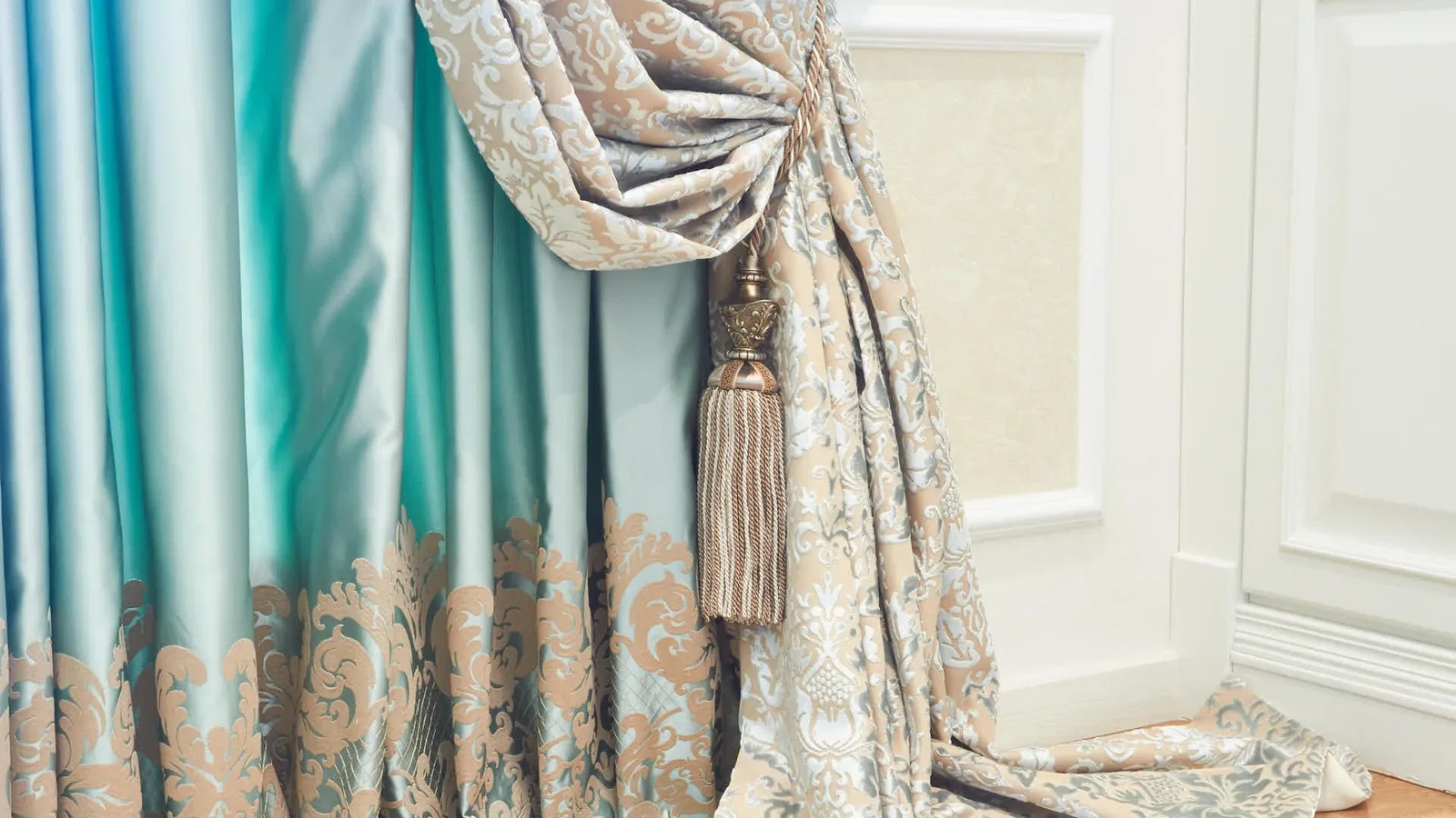 Bespoke Sophisticated Curtain Designs for a Luxurious Home