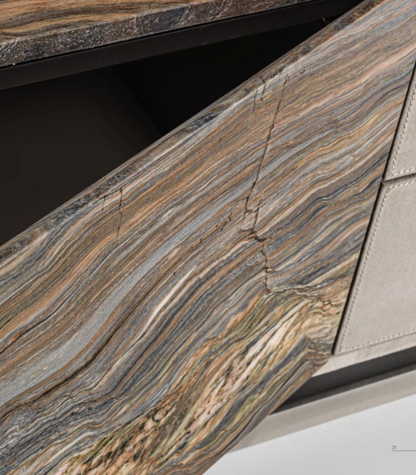 الدليل النهائي لشراء وصيانة الأثاث في الإمارات