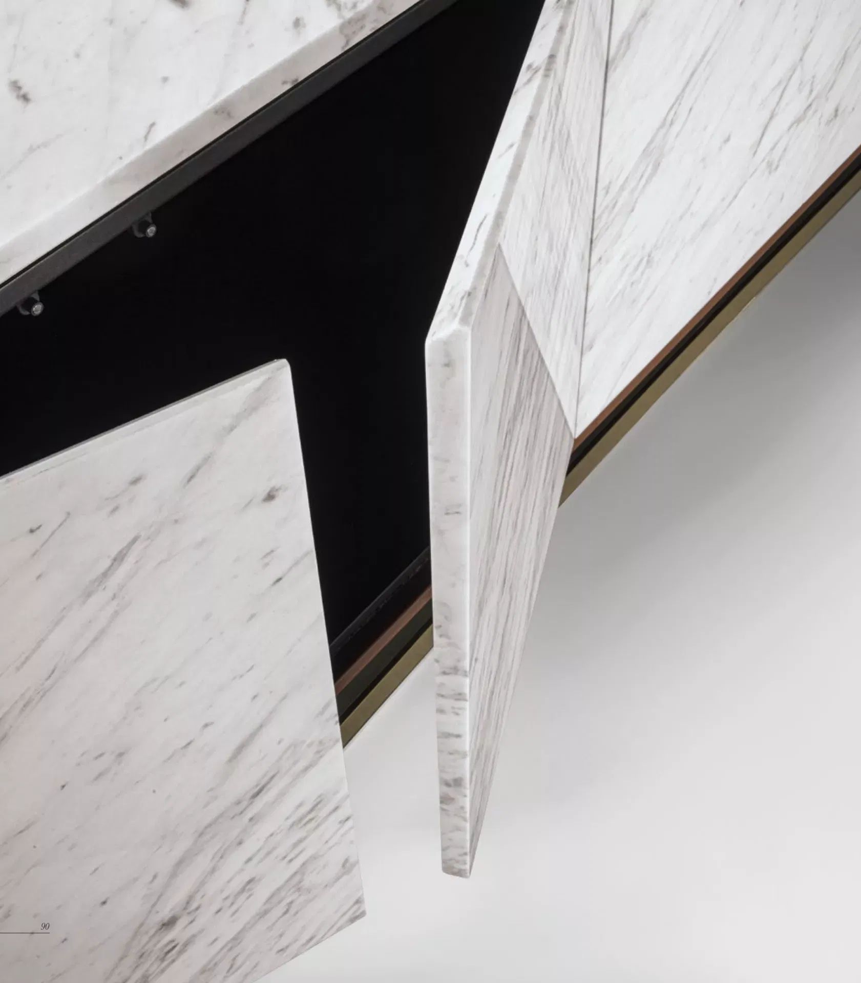 اختبر قمة تصاميم أثاث فاخرة في الإمارات