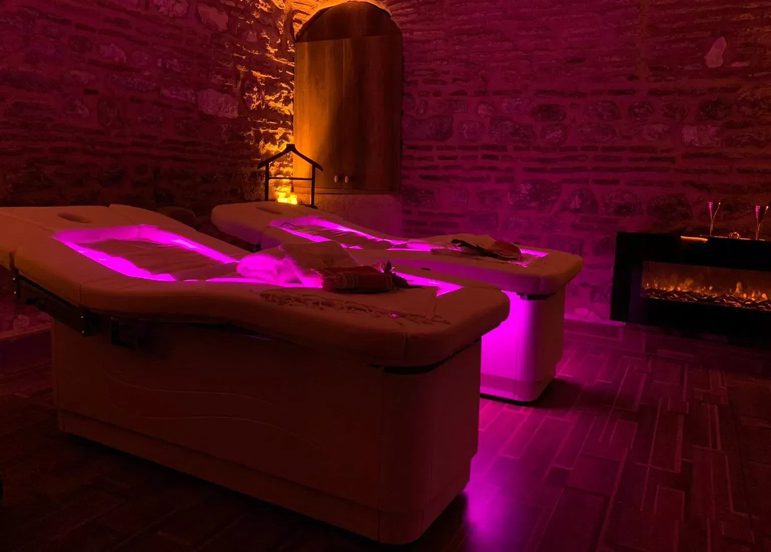 توريد معدات السبا والخدمات المساعدة لتجهيز الصالونات والسبا