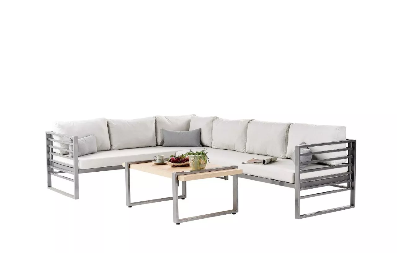 تجديد مساحتك الخارجية مع كراسي شرفة دبي الأنيقة