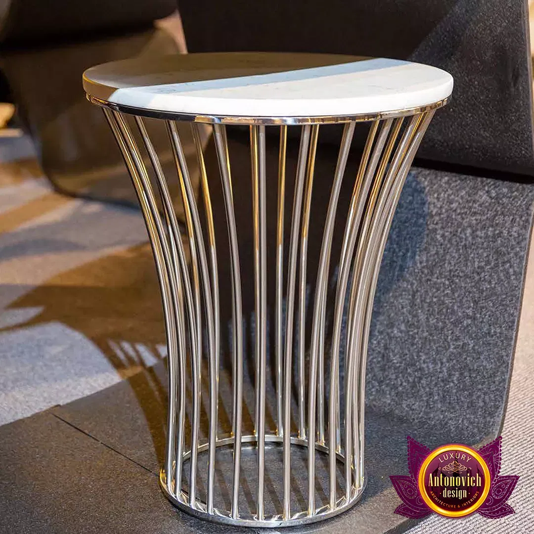 ارتقِ بأسلوب حياتك: أثاث وتصميم داخلي لفلل دبي الفاخرة