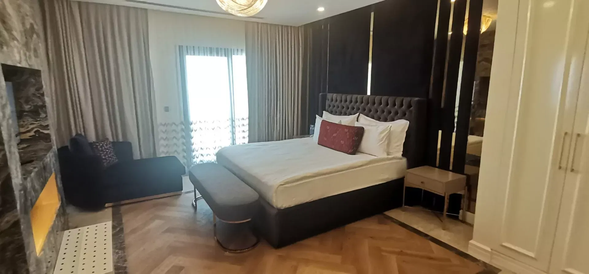 الأثاث الأساسي لمنزل فاخر في دبي