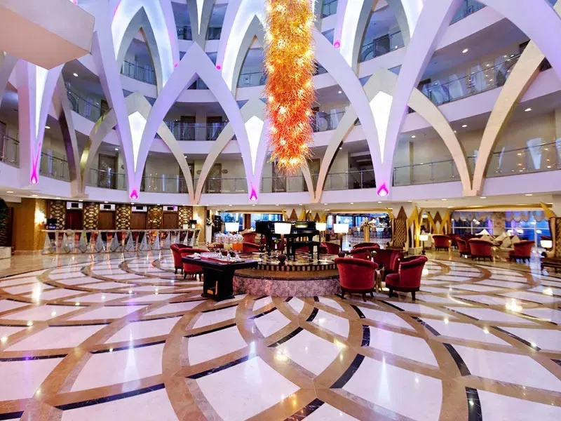 ارتقِ بمساحتك التجارية بأرضيات فاخرة