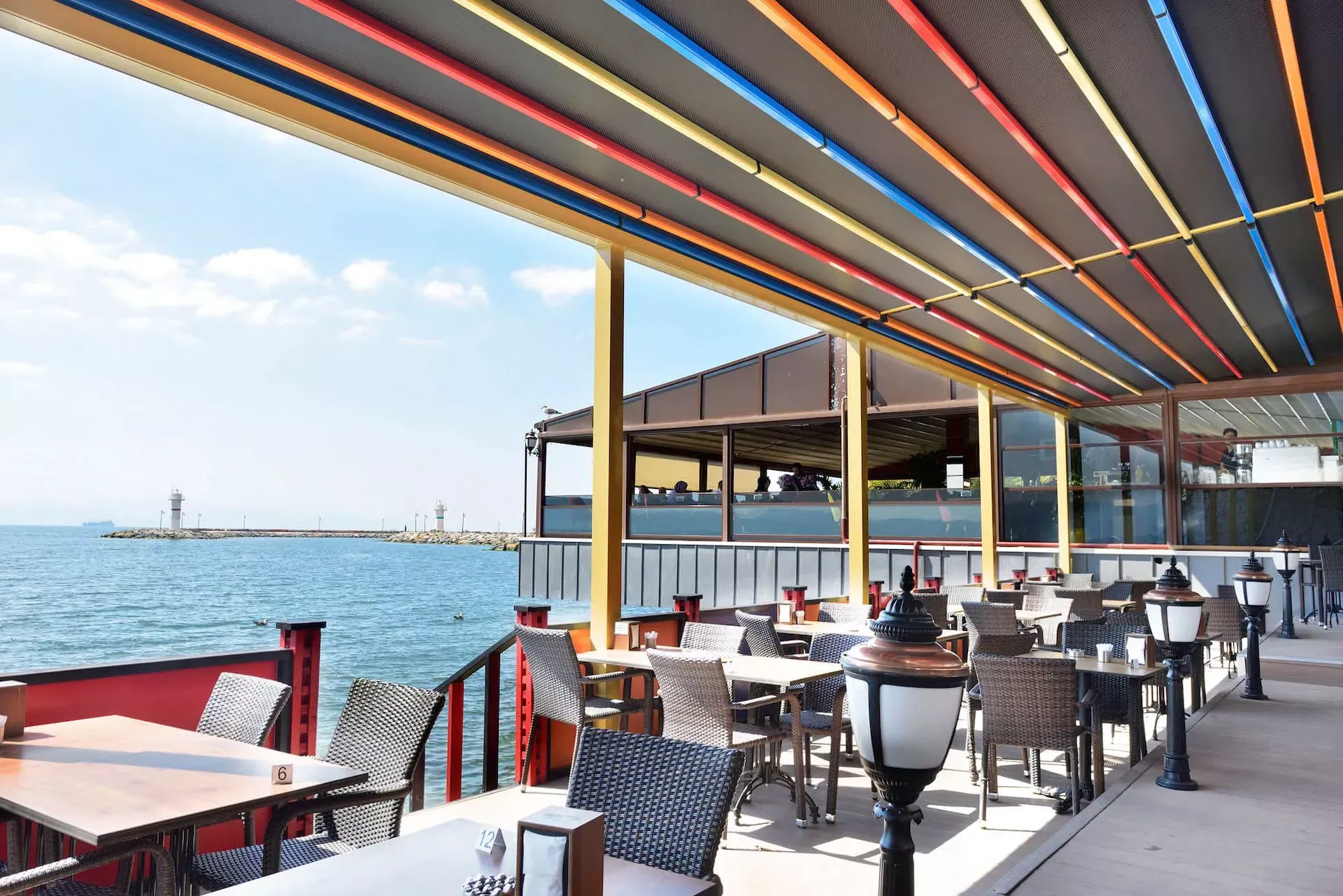 حوّل مساحتك الخارجية: نصائح تصميم احترافية للمنازل الفاخرة