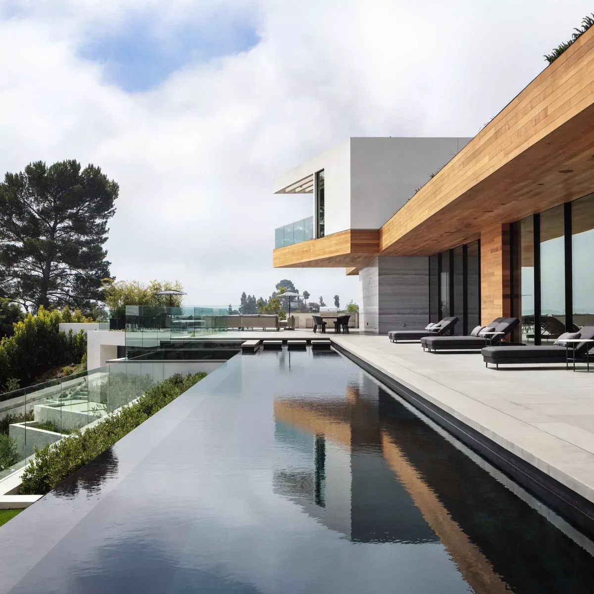 Experience Serenity with Dubai's Top Relaxing Swimming Pool Designs