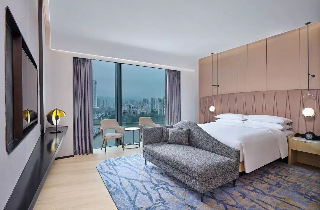 Exquisite Hotel Interior Design: Merging Construction with Panoramic Views