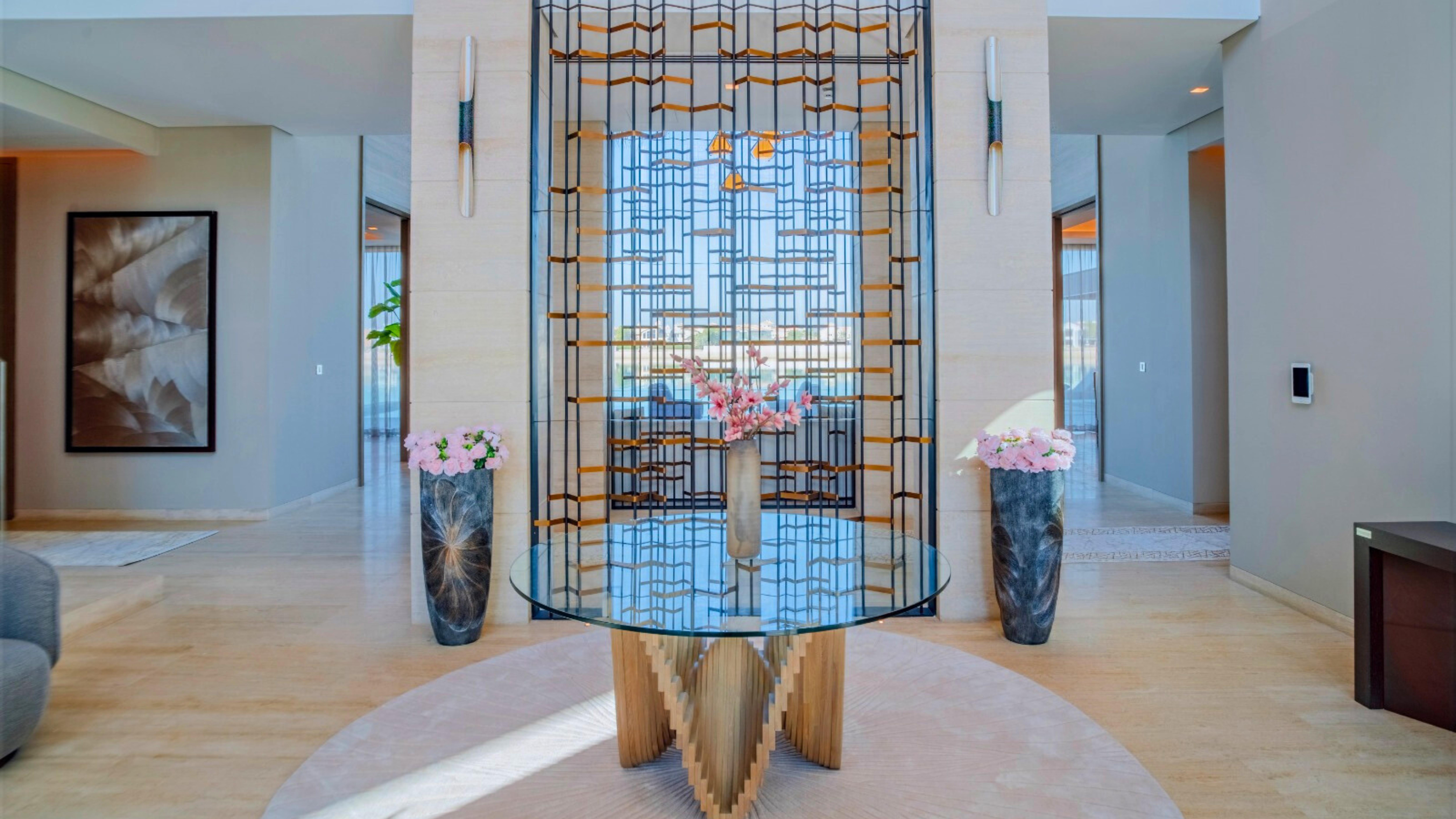 Luxury Modern Villa in Palm Jumeirah: A Landmark of Panoramic Living and Beachfront Elegance