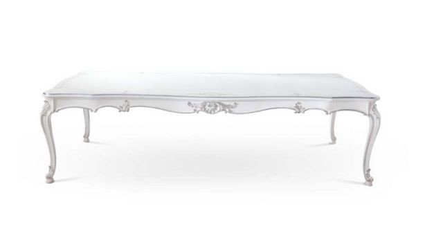 Elegant White table in lacquering finish.